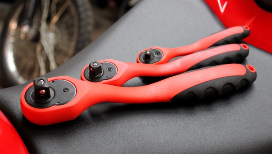 Wat zijn de verschillen tussen Overmolding en Insert Molding?